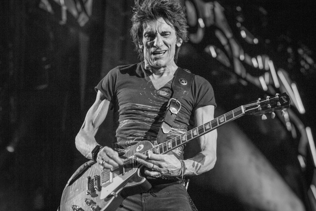 Ronnie Wood, Rolling Stones using his Heistercamp Guitar Strap